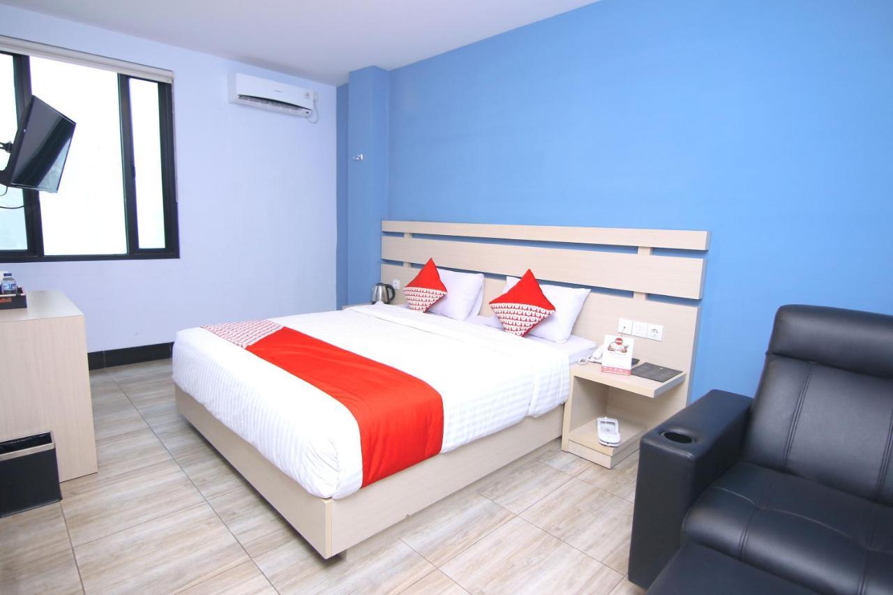 Oyo 592 Budget Hotel By The Harbour Padang  Buitenkant foto
