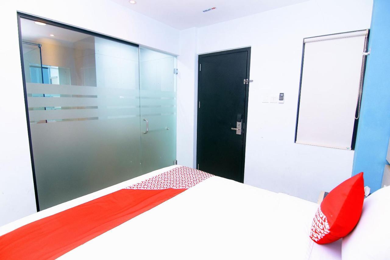 Oyo 592 Budget Hotel By The Harbour Padang  Buitenkant foto