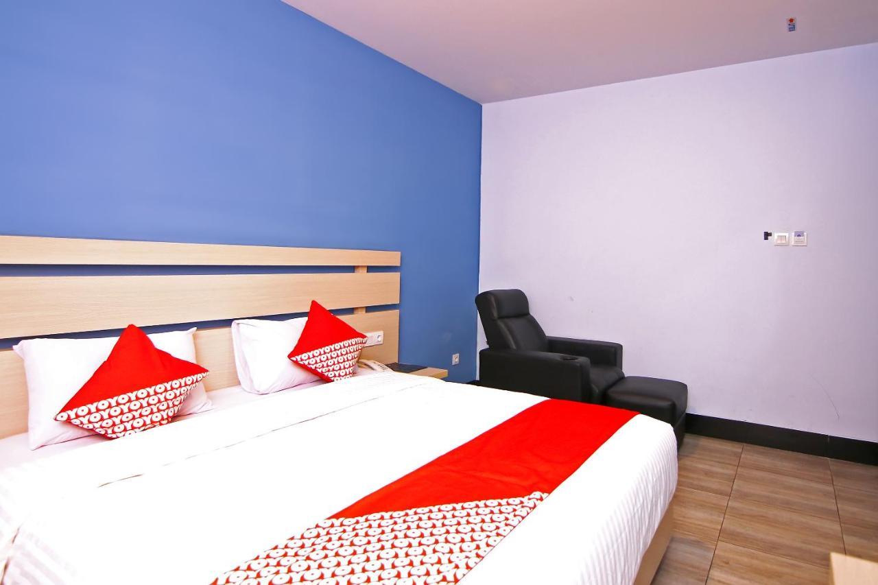 Oyo 592 Budget Hotel By The Harbour Padang  Buitenkant foto