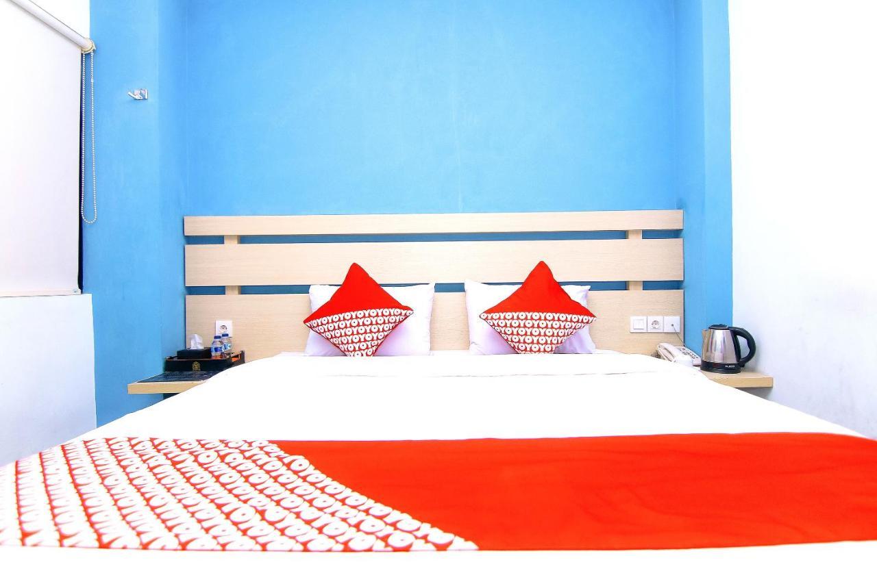 Oyo 592 Budget Hotel By The Harbour Padang  Buitenkant foto